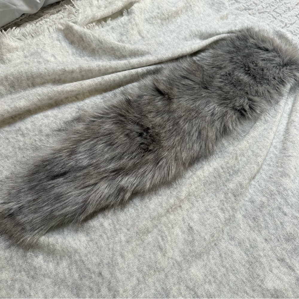 CAbi Faux Fur Trim Wrap Shawl Gray One Size Poncho Cape Winter - Picture 7 of 7